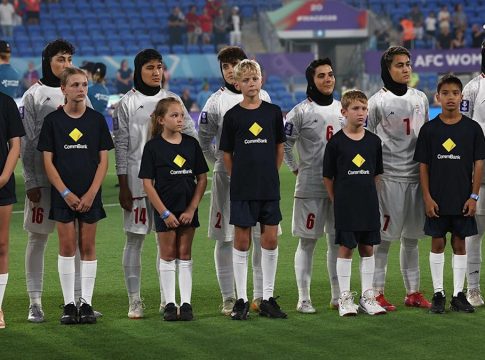 Οι παίκτριες της εθνικής ομάδας ποδοσφαίρου του Ιράν δεν τραγούδησαν τον εθνικό ύμνο σε ένδειξη διαμαρτυρίας στο καθεστώς (vid)