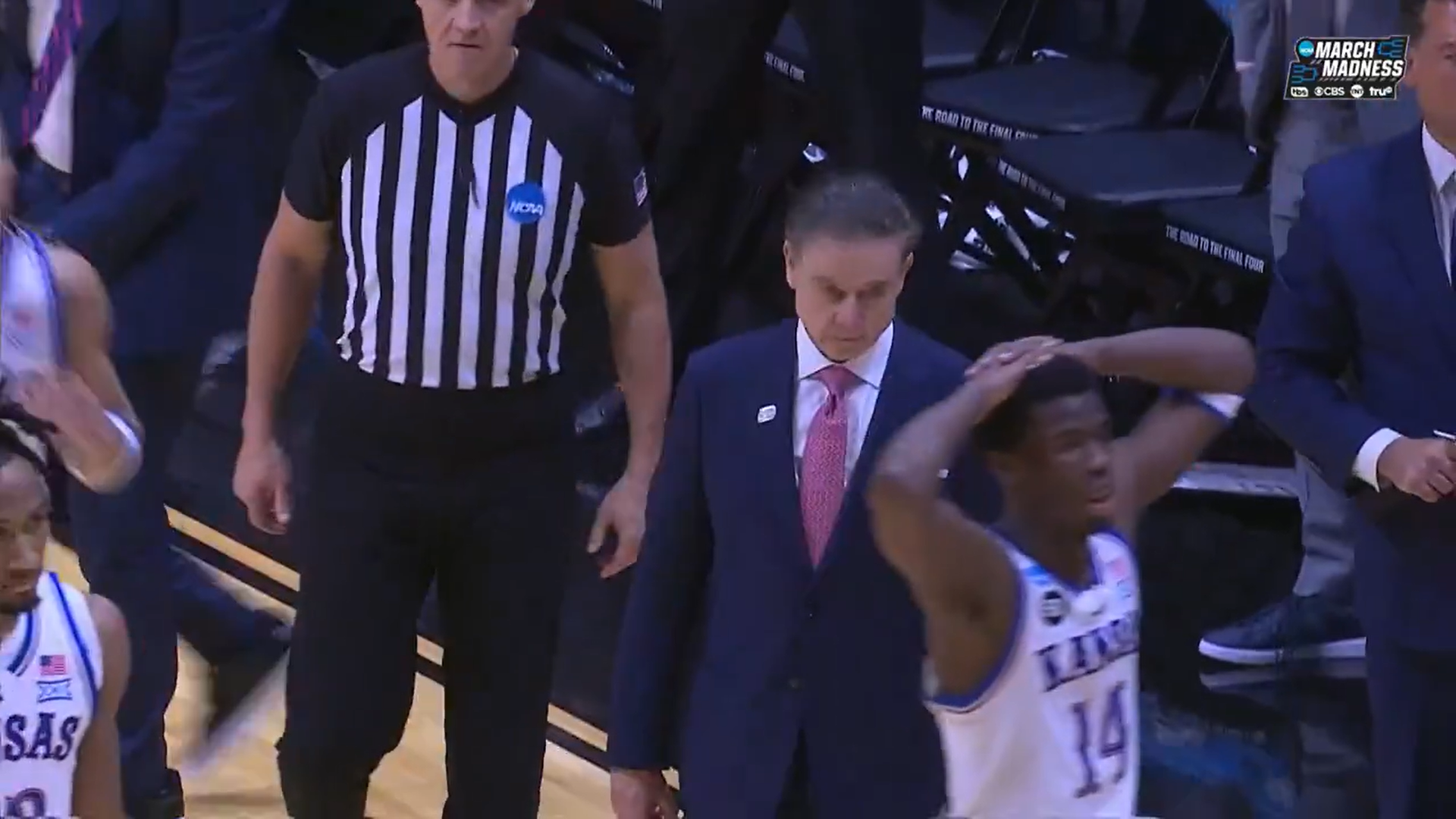 «Κρύο αίμα» ο Πιτίνο στο buzzer beater νίκης της ομάδας του (vid)