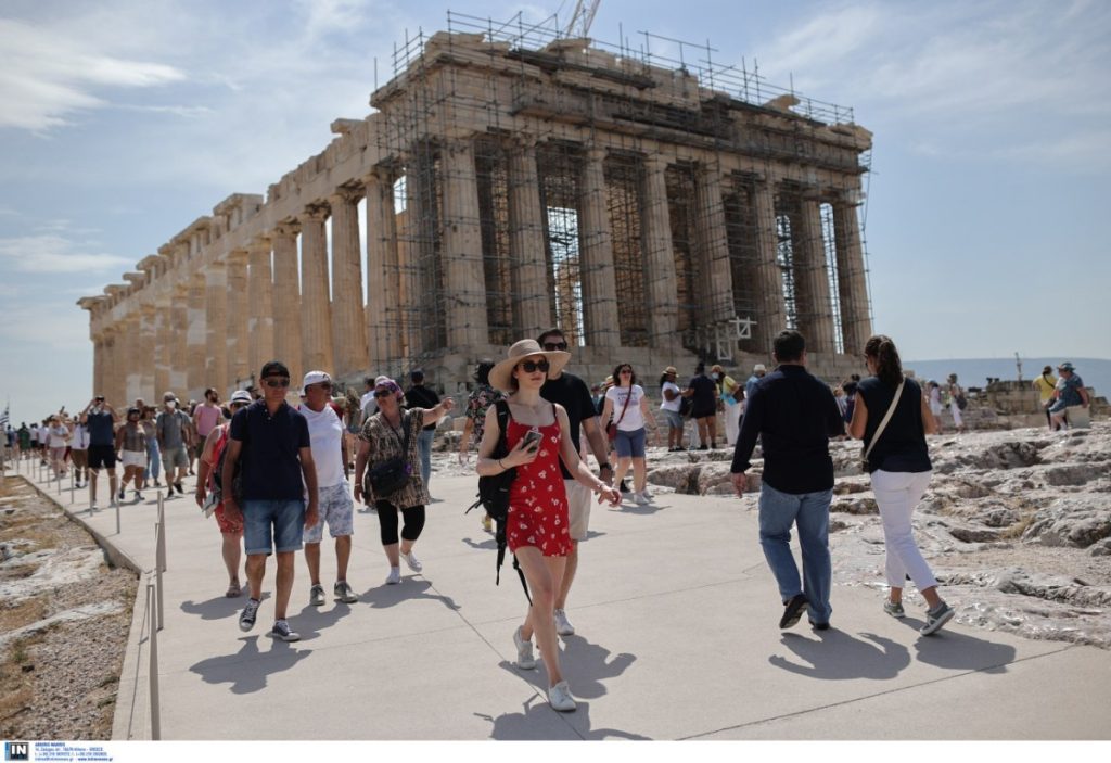 Τουριστική σεζόν: Σκιά αβεβαιότητας ένα βήμα πριν από την εκκίνηση