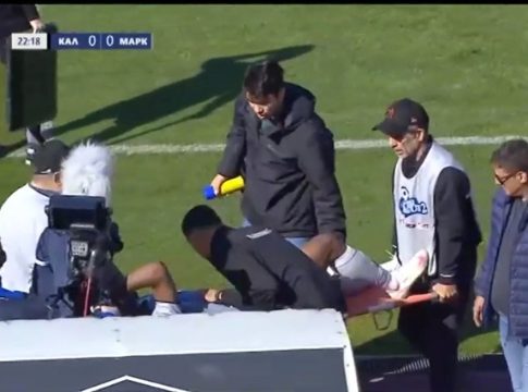 Όμορφη κίνηση από τον Στρούγγη: Ευχήθηκε περαστικά στον Σεμπά που αποχωρούσε με το φορείο