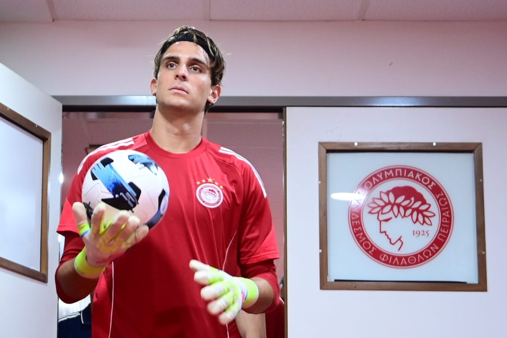Ολυμπιακός: Τα δύο γάντια του Κωνσταντή Τζολάκη