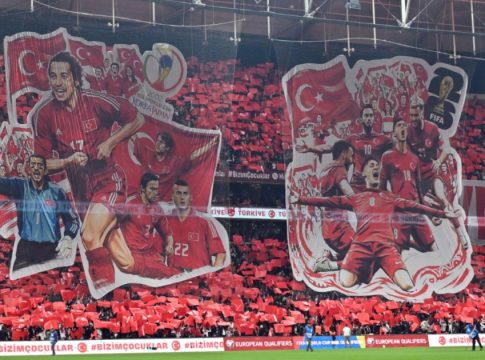 Η ηχηρή απουσία στο πανό που σήκωσαν οι Τούρκοι