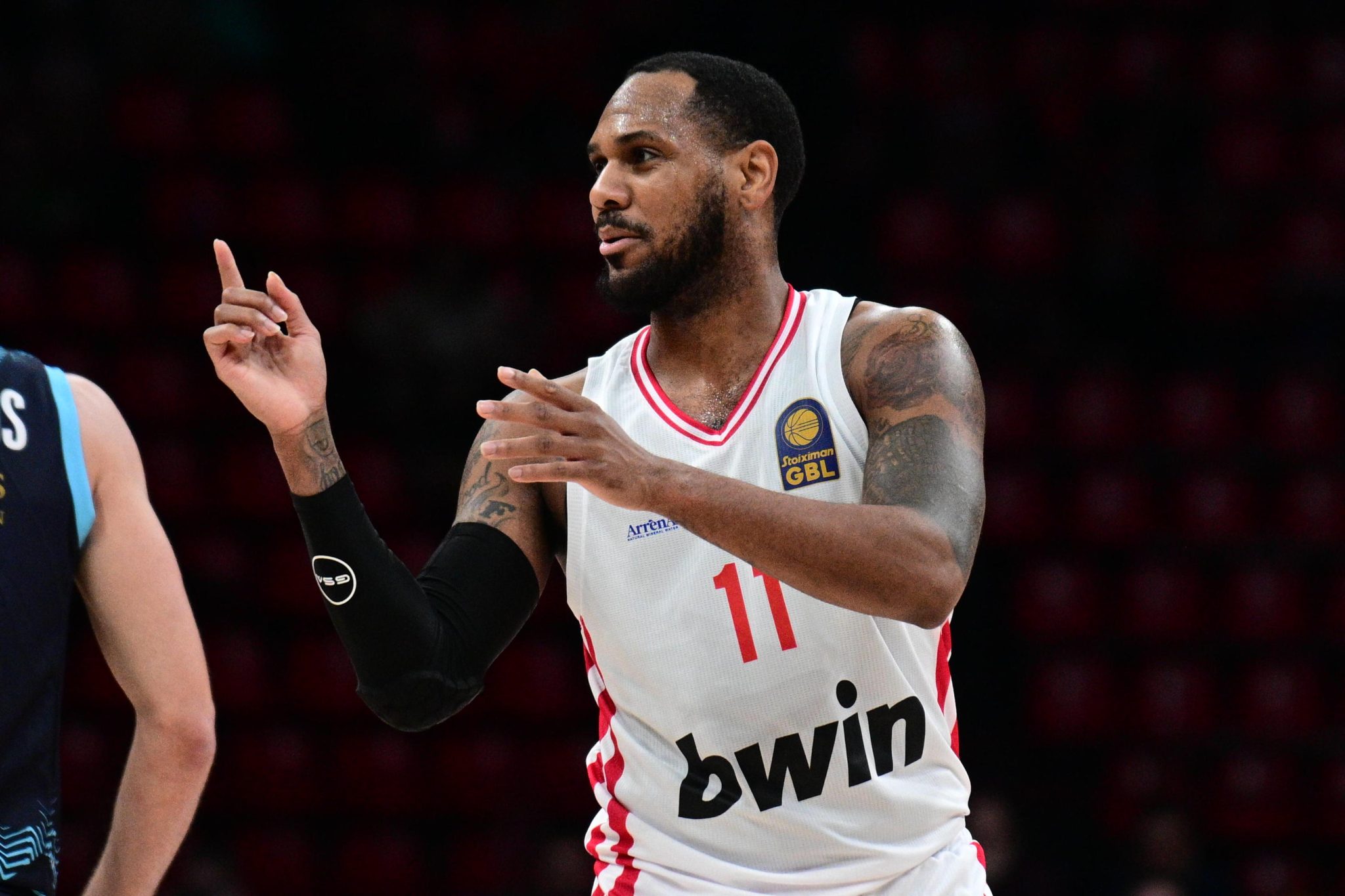 Με αλλαγές η δωδεκάδα του Ολυμπιακού για Μπασκόνια