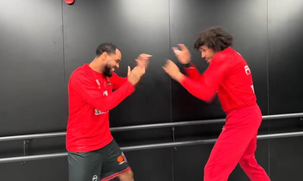 Ολυμπιακός: Ο αγώνας… πυγμαχίας Γουόρντ-Μόρις, η «κόκκινη» κερκίδα και τα κρίσιμα τελευταία λεπτά (vid)