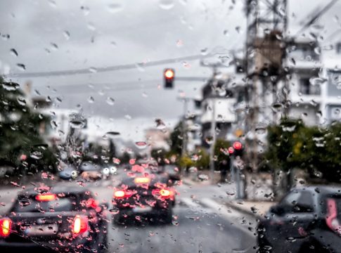 Καιρός: H κακοκαιρία «Ντέμπορα» έρχεται και φέρνει ισχυρές βροχές: «Πολύ νερό στην πρωτεύουσα!»