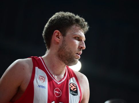 Βεζένκοφ: «Γνωρίζαμε πως μετά από μια μεγάλη νίκη μπορεί να χαλαρώσουμε»