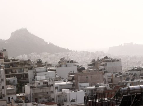 Με βροχές και σκόνη σήμερα ο καιρός – Μικρή πτώση της θερμοκρασίας