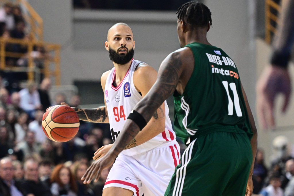 Ολυμπιακός – Παναθηναϊκός: Με την μπάλα στον Χέιζ – Ντέιβις και κρυφό χαρτί τον Ταϊρίκ Τζόουνς