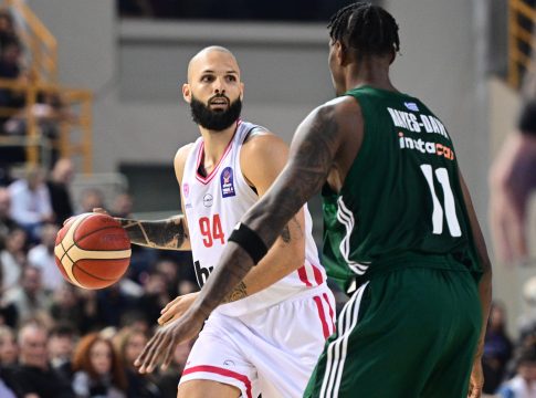 Ολυμπιακός – Παναθηναϊκός: Με την μπάλα στον Χέιζ – Ντέιβις και κρυφό χαρτί τον Ταϊρίκ Τζόουνς