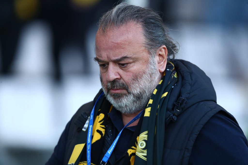 Ο Μάριος Ηλιόπουλος το τερμάτισε αλλά στον πλανήτη ΑΕΚ… τσιμουδιά – Μπήκε ο πρόεδρος στο ημίχρονο να κάνει ομιλία