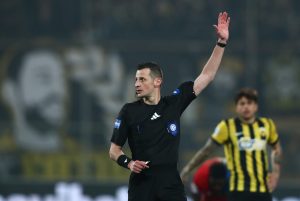 «Βράζει» ο Βόλος με τον Τσιμεντερίδη για επιθετικό φάουλ στο 2-2 (vid)