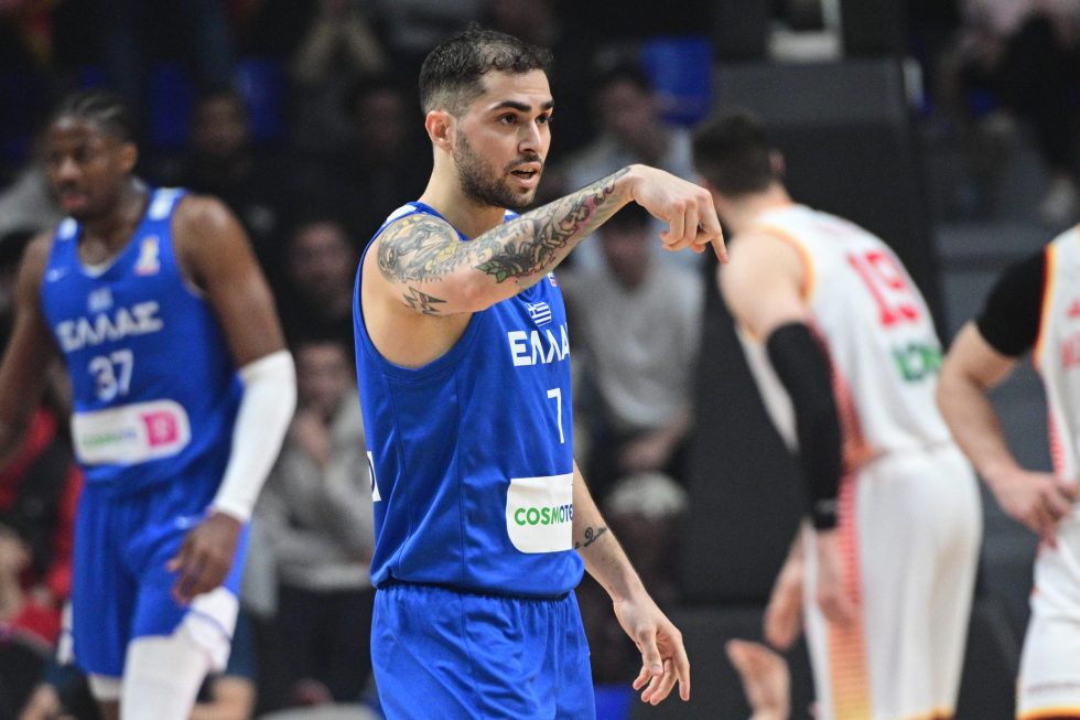 Η τρομερή εμφάνιση του Τολιόπουλου κόντρα στο Μαυροβούνιο (vid)