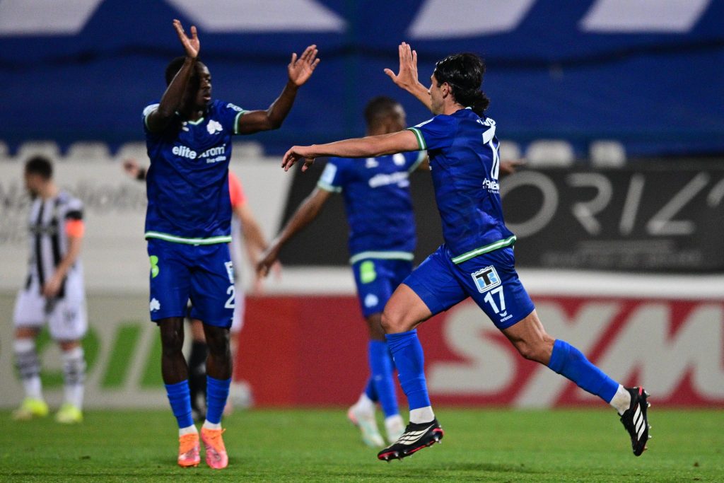 Ο Ρουκουνάκης με εκτέλεση φάουλ έκανε το 1-1 για την Κηφισιά κόντρα στον ΠΑΟΚ (vid)