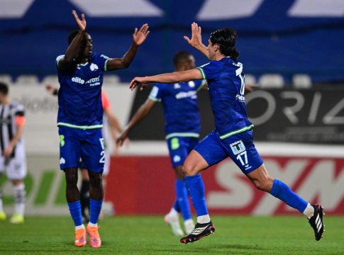 Ο Ρουκουνάκης με εκτέλεση φάουλ έκανε το 1-1 για την Κηφισιά κόντρα στον ΠΑΟΚ (vid)