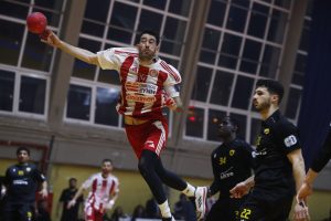 Ολυμπιακός – ΑΕΚ 32-26: Θρυλική νίκη και «αγκαλιά» με την πρωτιά!