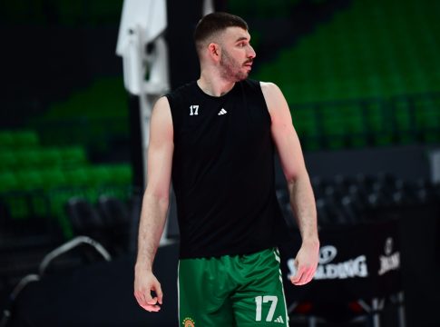 Ρογκαβόπουλος για Ολυμπιακό: «Πρέπει να δούμε το παιχνίδι καθαρά βαθμολογικά γιατί εμείς έχουμε μείνει λίγο πίσω» (vid)