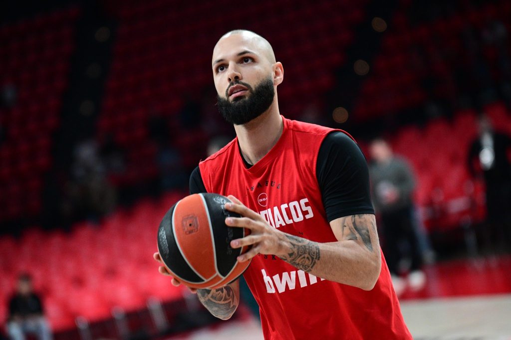 «Αλάνθαστος» ο Φουρνιέ: 6/6 τρίποντα στην προθέρμανση