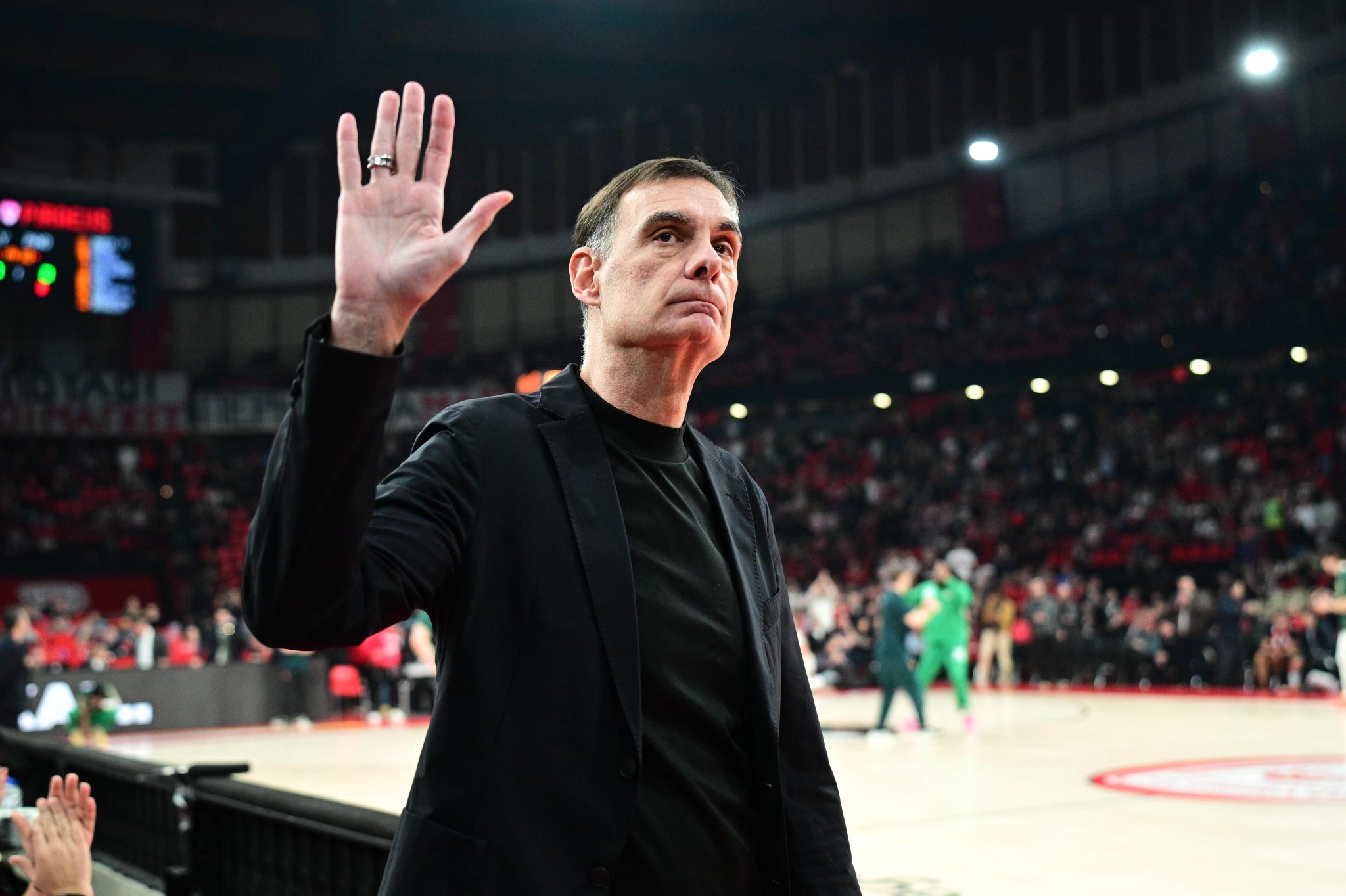 Ολυμπιακός: Αποθέωση για Μπαρτζώκα στο ΣΕΦ