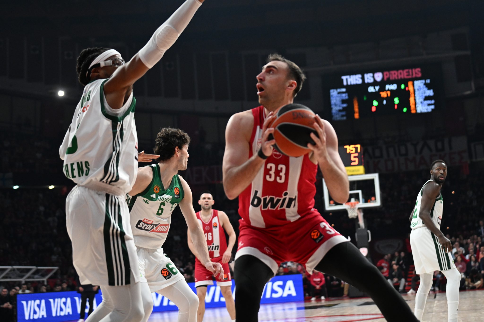 Μιλουτίνοφ: Το σημείο αναφοράς της ερυθρόλευκης frontline, οι 52 πόντοι και η ειδοποιός διαφορά σε σχέση με το Κύπελλο (pic, vid)