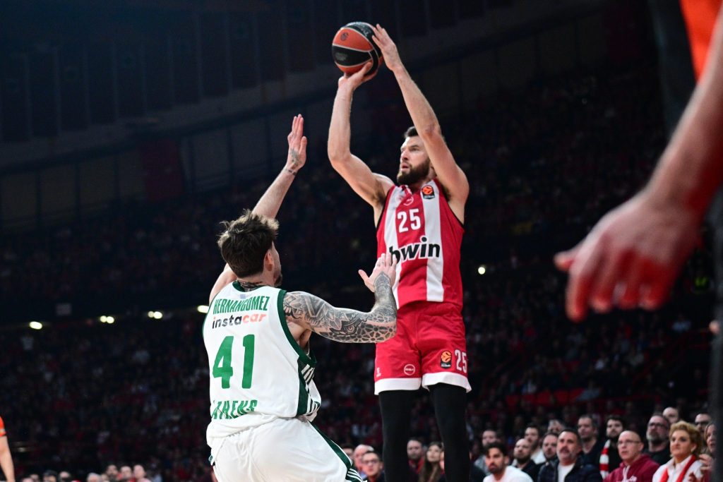 Ολυμπιακός: Στο κύπελλο 1/13, στο ΣΕΦ ξεκίνημα με 3/3 τρίποντα