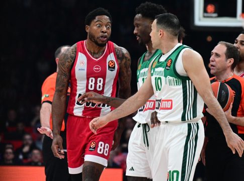 Σύζυγος Σλούκα: «Η μάνα του τον ξέρει αυτόν που κάνει νταϊλίκια στον Κώστα;» (pic)