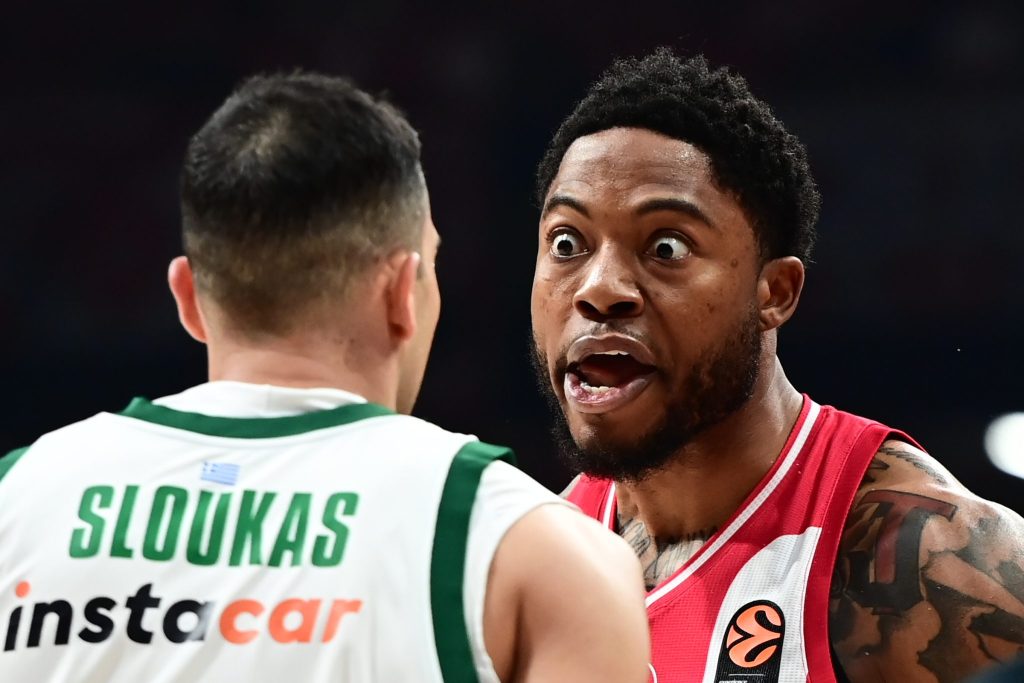 Άναψαν τα αίματα στο ΣΕΦ με Ταϊρίκ Τζόουνς και Κώστα Σλούκα (pics)