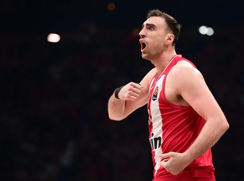 Μιλουτίνοφ: «Είμαι ευγνώμων για αυτήν την ομάδα που έχουμε»