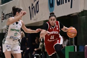 Ντροπή: Επιτέθηκαν στην ομάδα μπάσκετ γυναικών του Ολυμπιακού- Απίστευτες εικόνες