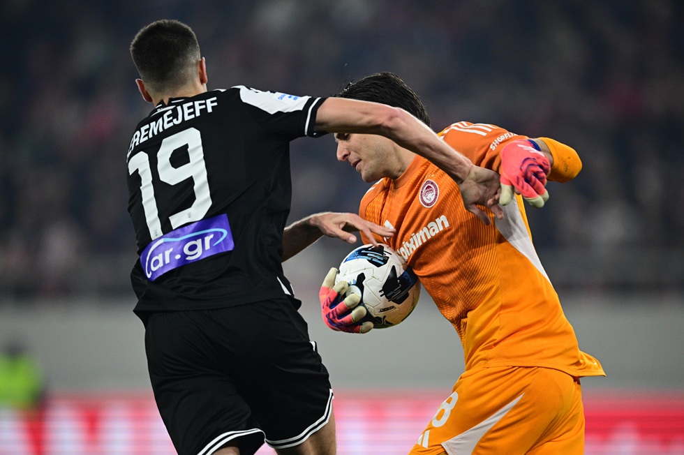 Και όμως δεν αποβλήθηκε ο Γερεμέγεφ: Δύο χτυπήματα ο Σουηδός αλλά… (vid)