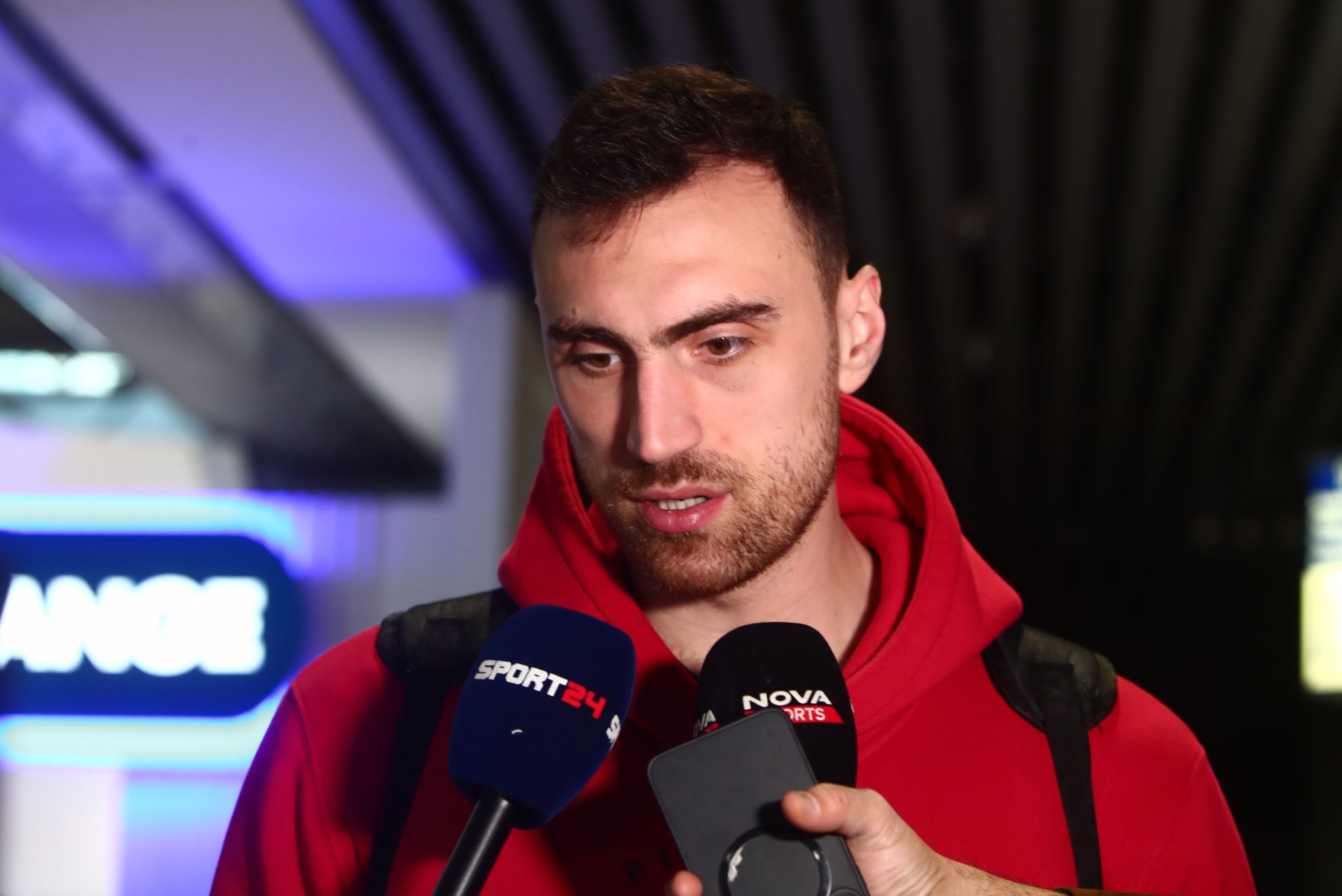 Μιλουτίνοφ: «Δεν θέλω να λείπω από τα παιχνίδια – Δεν μπορούσε αυτός ο τραυματισμός να με αφήσει εκτός»