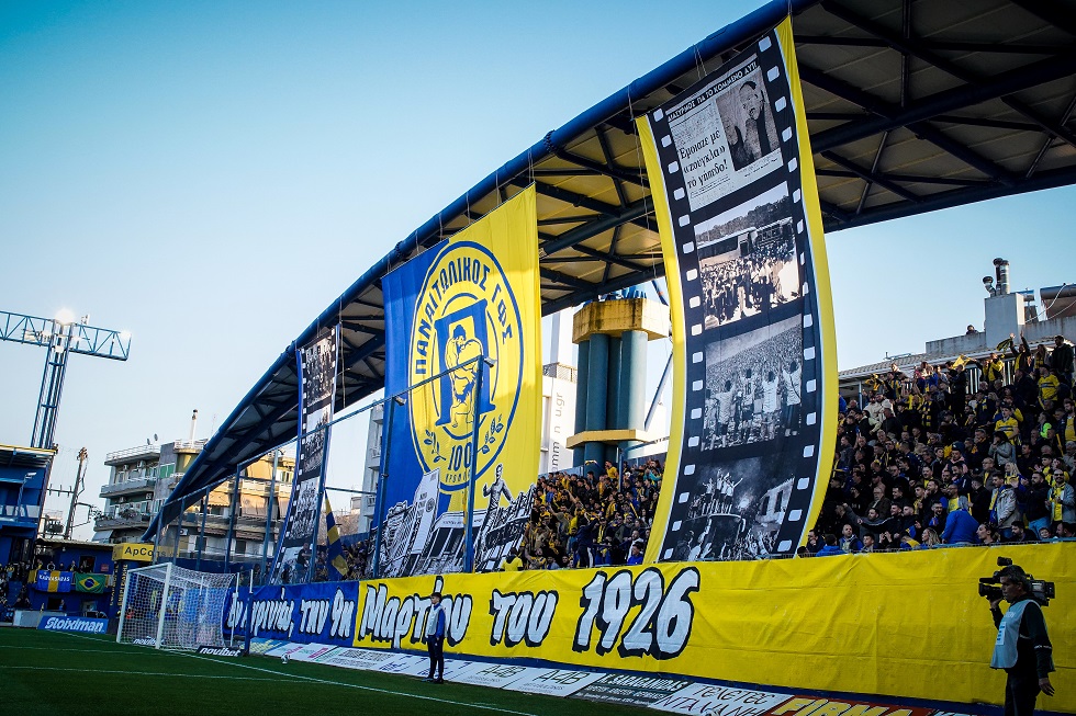 Εντυπωσιακή ατμόσφαιρα και υπέροχο κορεό από τους οπαδούς του Παναιτωλικού για τα 100 χρόνια της ομάδας (Pics & vids)