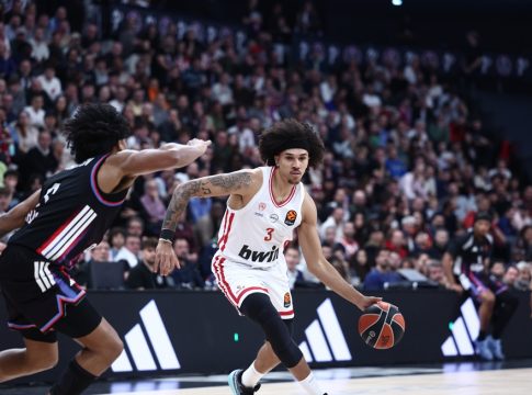 Η Παρί βράβευσε τον Τάισον Γουόρντ (vid)