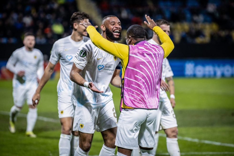 ΑΕΚ: Οι αντιδράσεις στα γκολ και οι πανηγυρισμοί σε αγωνιστικό χώρο και κερκίδες (vid)