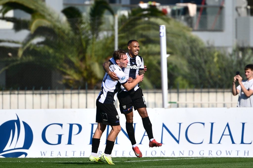 Καλαμάτα και Ηρακλής με φόντο το τρόπαιο του Super Cup