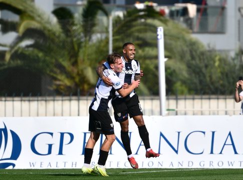 Καλαμάτα και Ηρακλής με φόντο το τρόπαιο του Super Cup