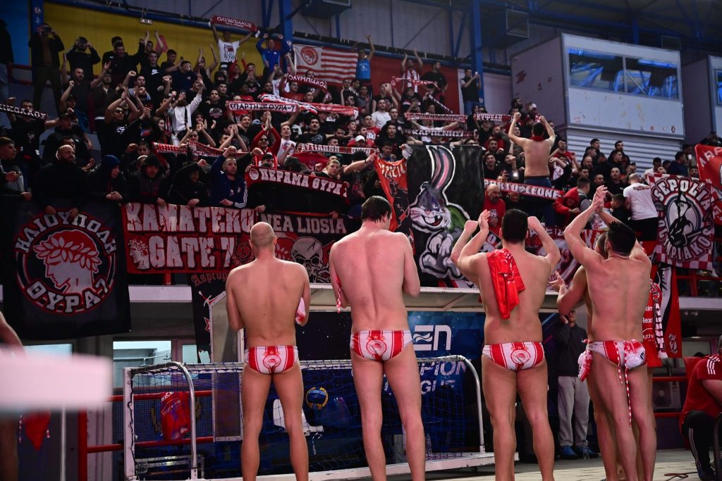 Ποινή έδρας στον Ολυμπιακό για πυρσούς στο ντέρμπι με τον Παναθηναϊκό