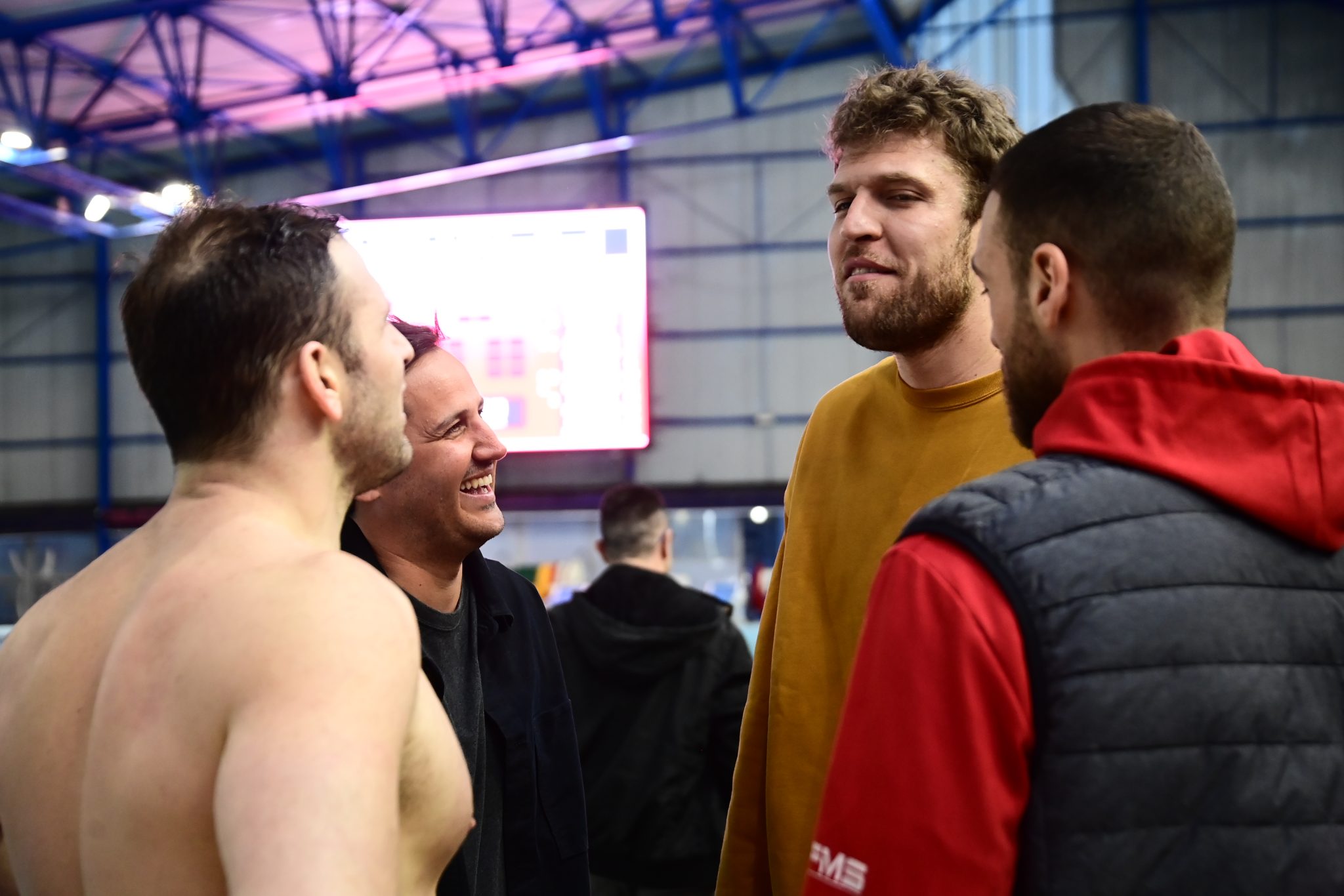 Βεζένκοφ και Νετζήπογλου παρακολούθησαν το ντέρμπι του Ολυμπιακού με τον Παναθηναϊκό στο πόλο (pics)