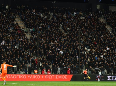 Η αστυνομία έκρυψε τους δημοσιογράφους στο κέντρο Τύπου – Με δική τους ευθύνη επέστρεψαν κάποιοι στο δεύτερο ημίχρονο