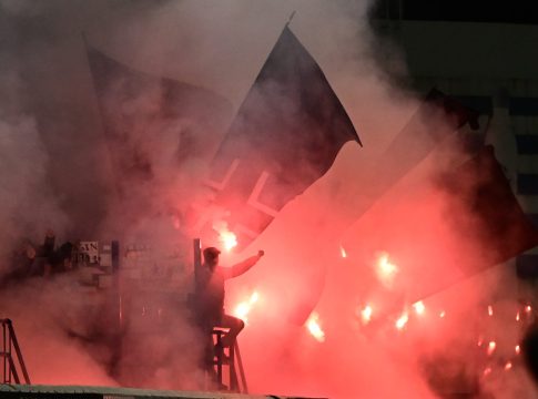 Ένταση μεταξύ οπαδών Ατρόμητου και ΑΕΚ με τη λήξη του ματς στο Περιστέρι