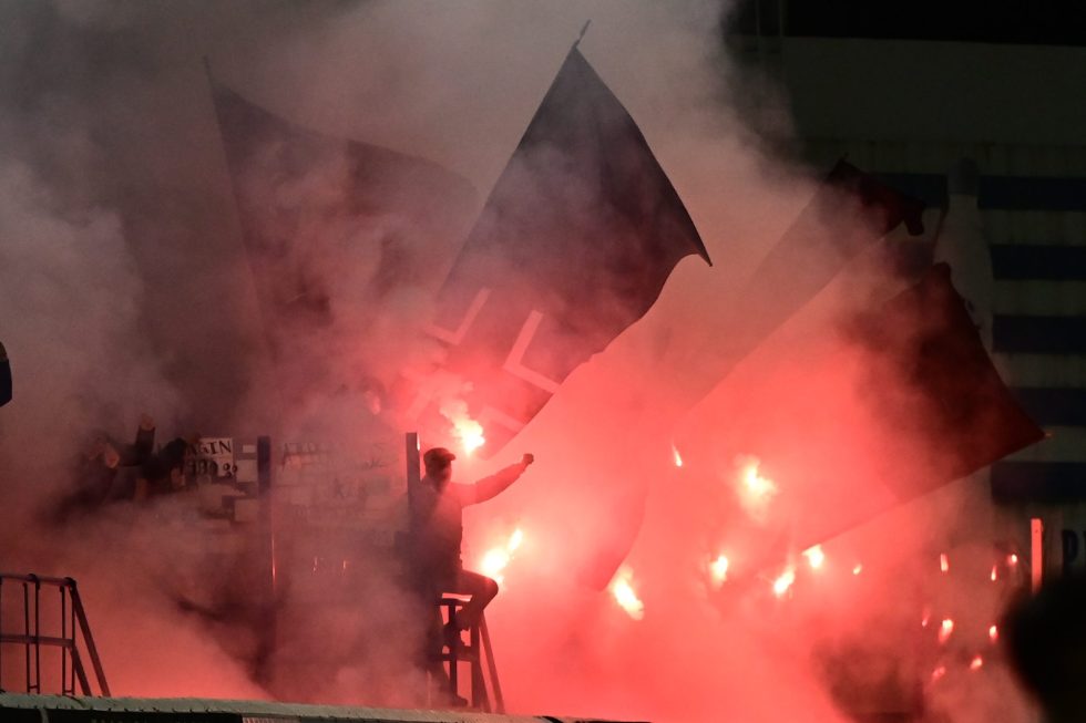 Ένταση μεταξύ οπαδών Ατρόμητου και ΑΕΚ με τη λήξη του ματς στο Περιστέρι