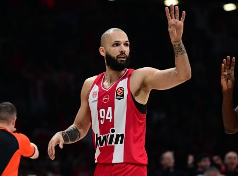 Εντυπωσιακός στο πρώτο ημίχρονο ο Φουρνιέ με 17 πόντους (vid)