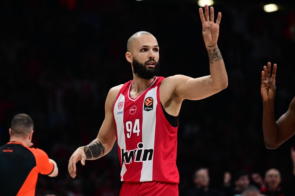 Εντυπωσιακός στο πρώτο ημίχρονο ο Φουρνιέ με 17 πόντους (vid)