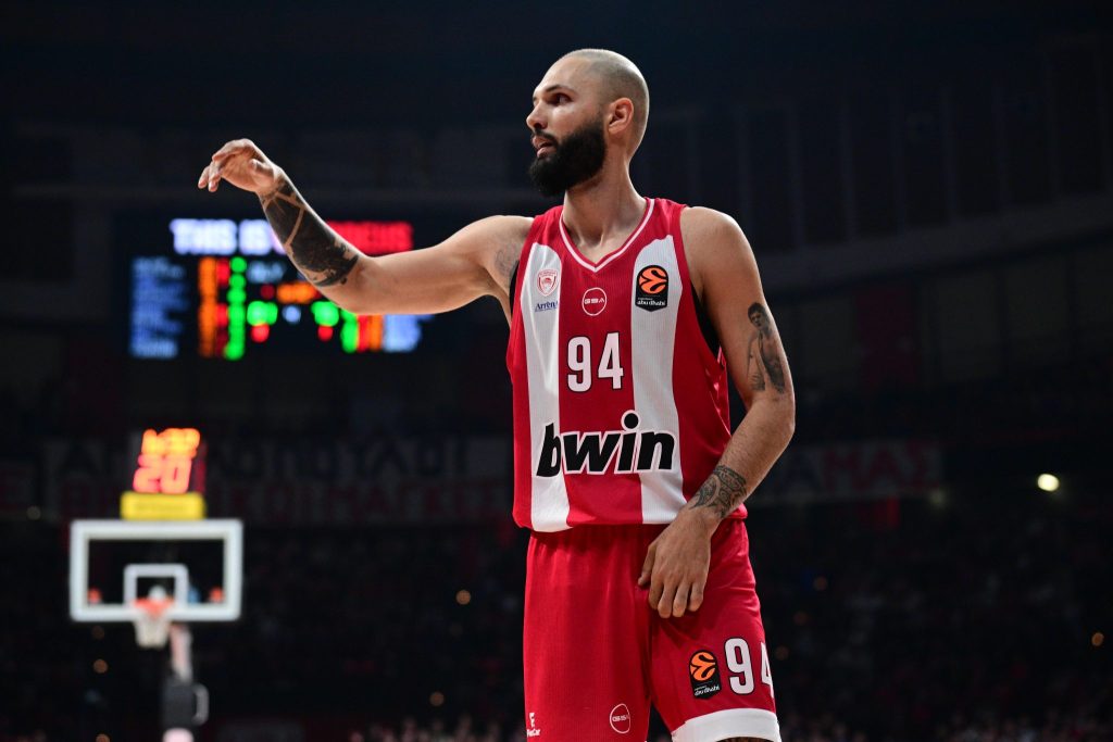 Ασύλληπτη εμφάνιση από τον Φουρνιέ: Πέτυχε career high στην Euroleague (vids)