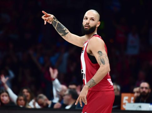 Οι αθλητικές μεταδόσεις της ημέρας (19/3): Που θα δείτε τις ρεβάνς Παναθηναϊκού και ΑΕΚ και το Ολυμπιακός – Μπασκόνια