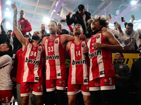 Ολυμπιακός: Η «καυτή» ατμόσφαιρα, το… σόου του Φουρνιέ και το πάρτι με τον κόσμο (vid)