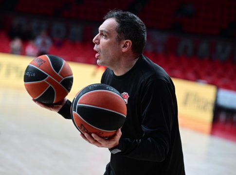 Έπος: Ο προπονητής της Μπασκόνια έκανε σουτάκια μαζί με τους παίκτες (pics)