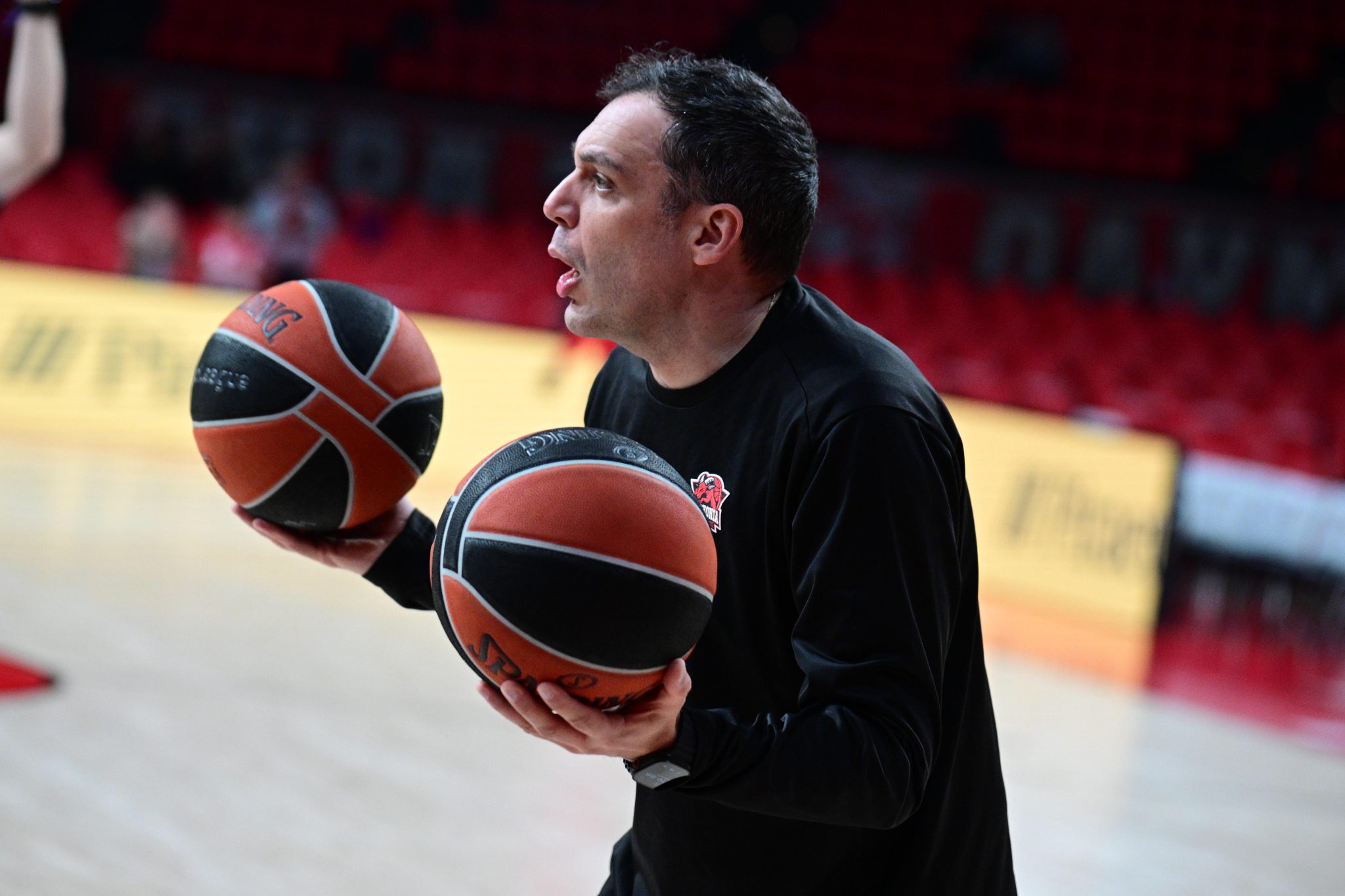 Έπος: Ο προπονητής της Μπασκόνια έκανε σουτάκια μαζί με τους παίκτες (pics)