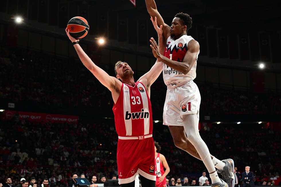 Μιλουτίνοφ: «Δεν μπορούμε να σκεφτόμαστε τα πλέι οφ»