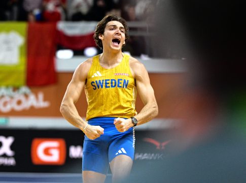 Συνεχίζει τη συλλογή μεταλλίων ο Ντουπλάντις: Έφτασε τα 23 χρυσά και τα τέσσερα σερί σε Παγκόσμιο κλειστού (vid)