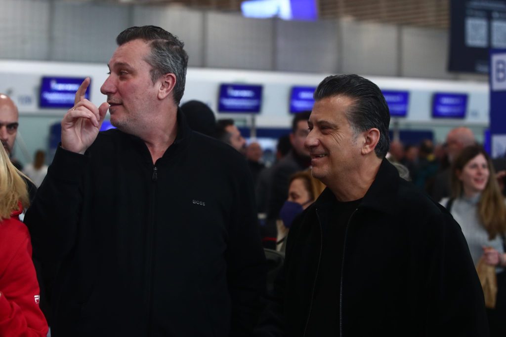 Η… απρόσμενη συνάντηση Ολυμπιακού – Παναθηναϊκού στο αεροδρόμιο